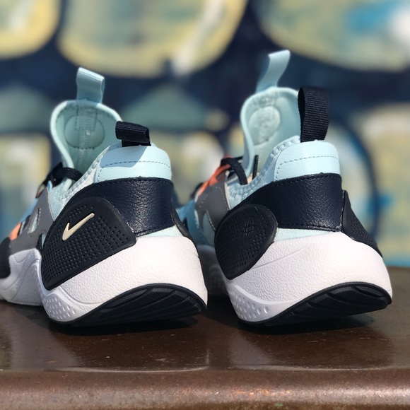 Nike Huarache E.D.G.E. Comfortable Retro Sneakers - Picture 4 of 8